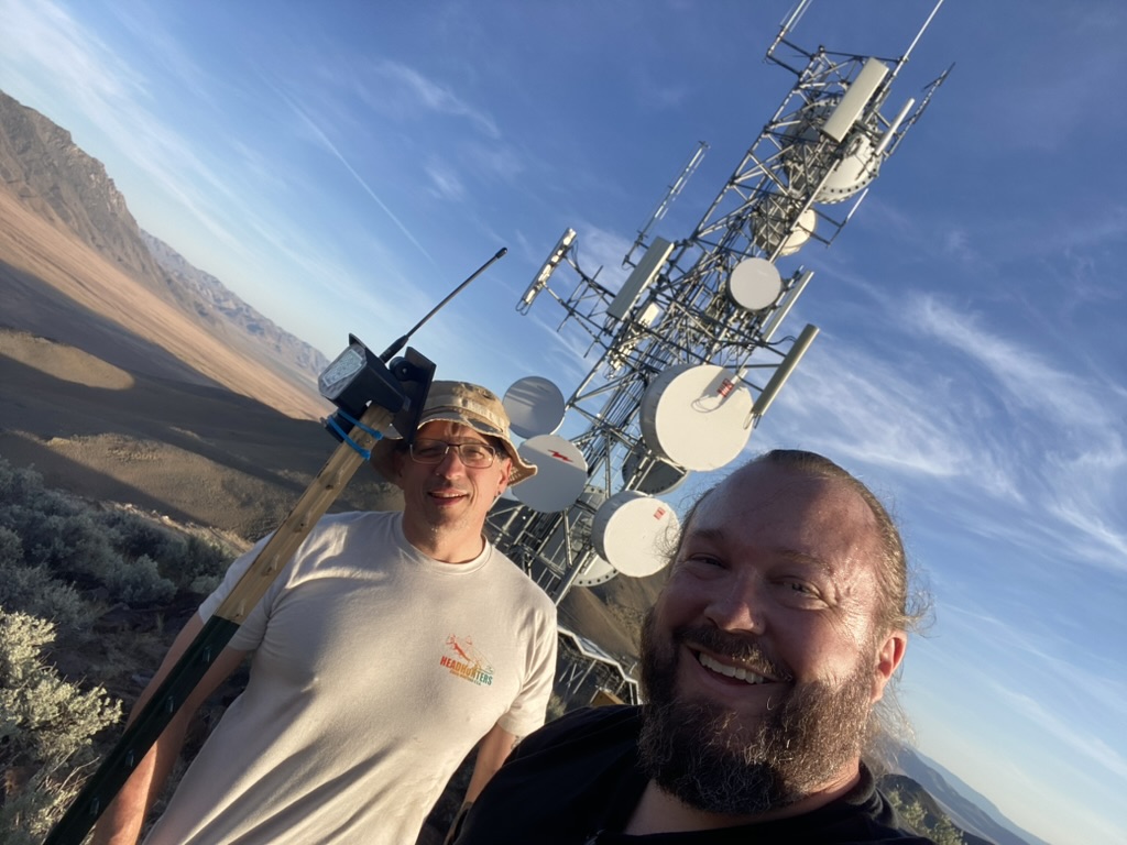 Field visit at Poito Mountain with the High Sierra microwave array behind