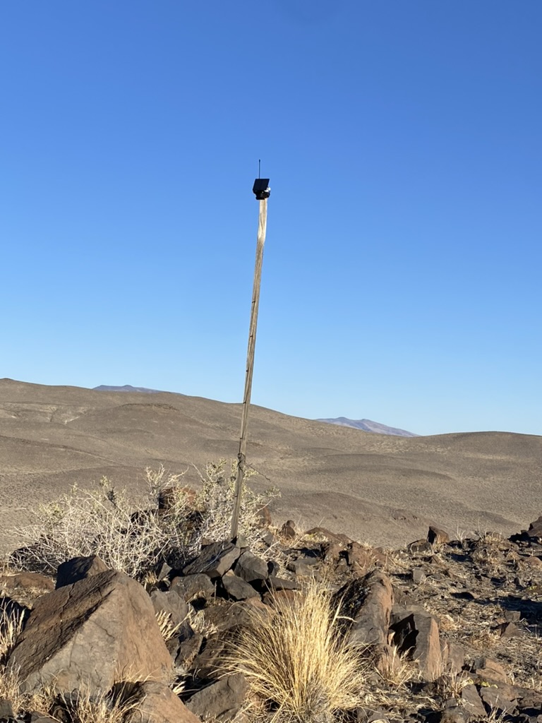 The rebuilt mast with the node at the top, cairn anchor at the base
